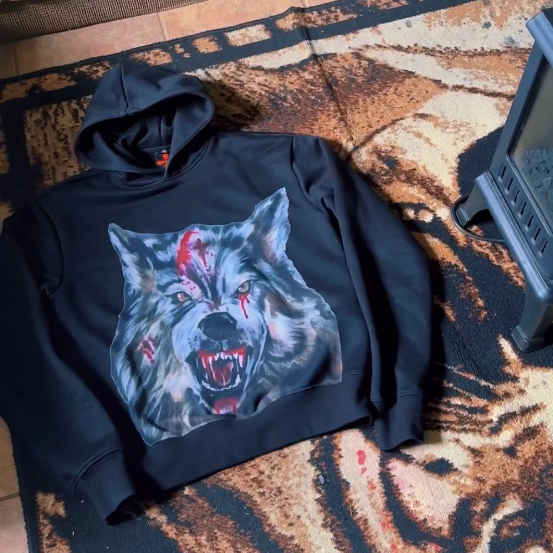 WAR WOLF HOODIE (Black)